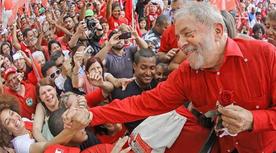 [Lula supera Bolsonaro e apresenta maior potencial de voto para Eleições 2022, aponta pesquisa ]