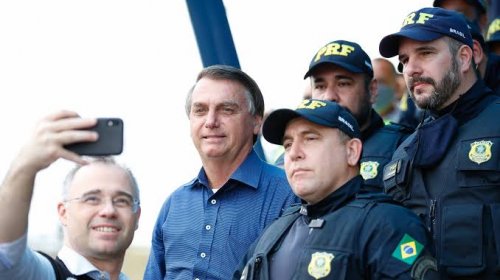 [Policiais chamam Bolsonaro de traidor e ameaçam protestos pelo país]