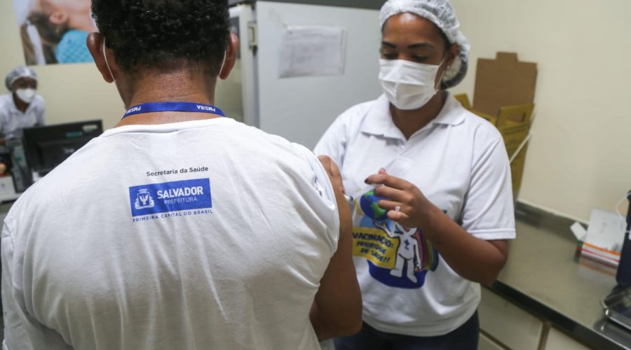 [Salvador ultrapassa a marca de 200 mil vacinados contra a Covid-19 ]