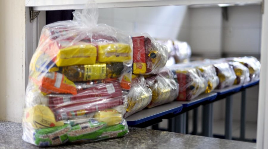 [Nova etapa de entrega de cestas básicas a alunos da rede municipal começa segunda (22)]