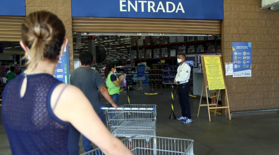 [Confira os serviços que podem funcionar após restrições serem prorrogadas ]