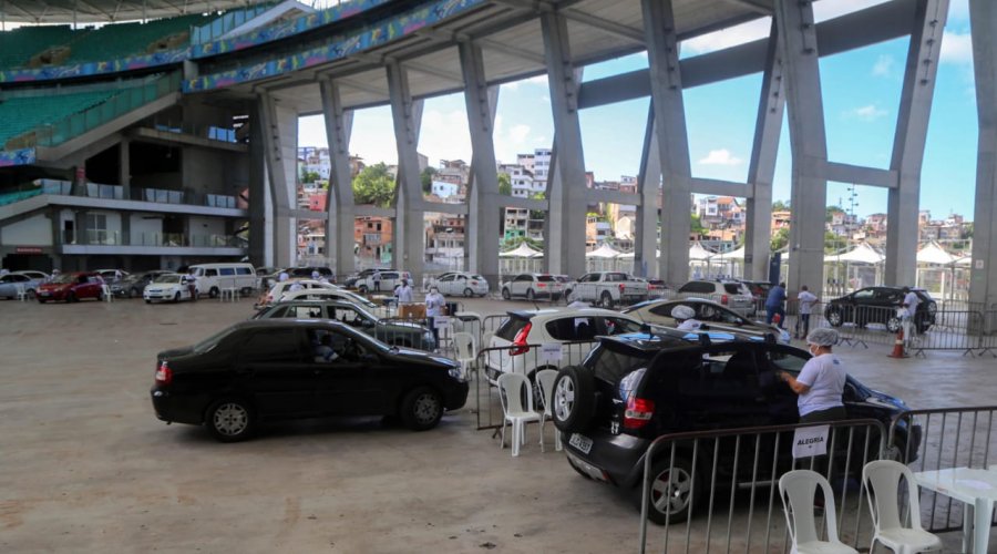 [Vacinação para idosos com 63 anos ou mais segue neste domingo em Salvador; confira locais]