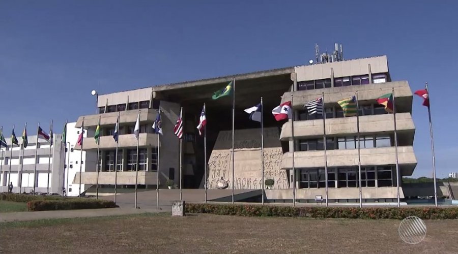 [Alba retoma parte de trabalho presencial nesta segunda-feira (5)]