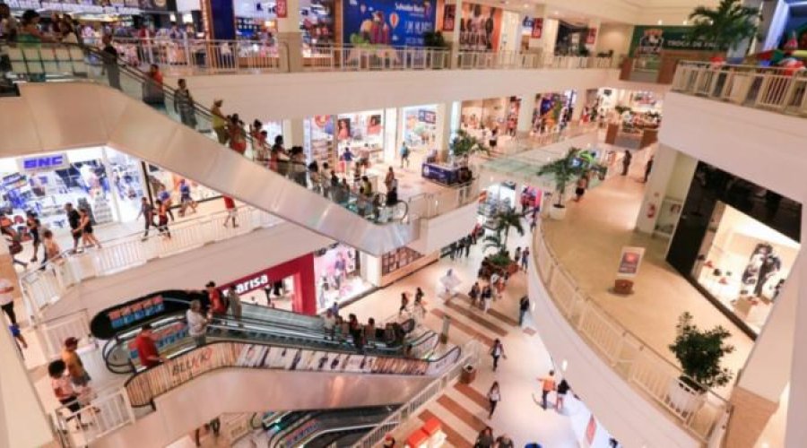 [Shoppings centers e comércio de rua de Salvador reabrem nesta terça-feira após restrições rígidas]