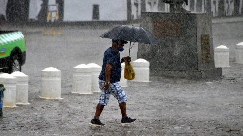 [Final de semana terá céu nublado e chuvas fracas e isoladas]