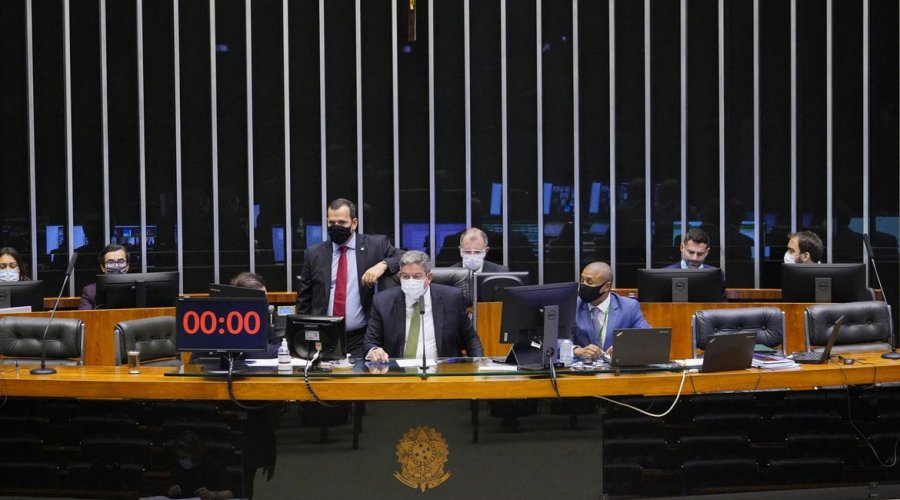 [Câmara aprova projeto de lei que torna escolas serviços essenciais]