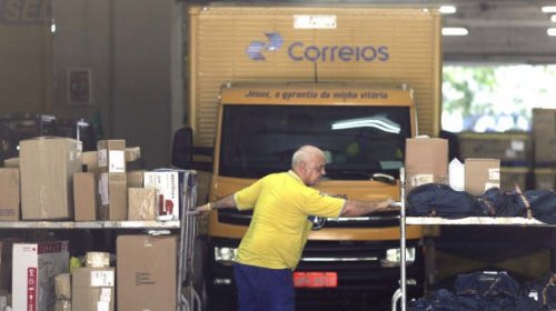 [Câmara aprova urgência para projeto de privatização dos Correios]