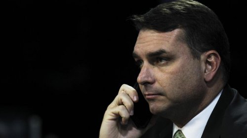 [Flávio Bolsonaro agride mulheres em sua primeira fala na CPI da Pandemia]