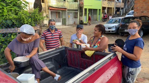 [Movimento Solidário fez doação de sopa para moradores da localidade da Baixa da Paz em Pernamb...]