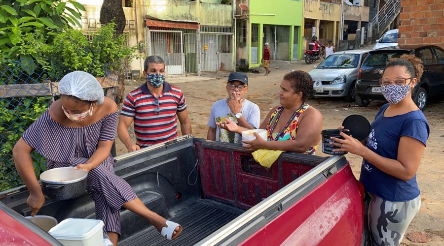 [Movimento Solidário fez doação de sopa para moradores da localidade da Baixa da Paz em Pernambués]