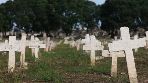 [Brasil atinge marca de 400 mil mortos pela Covid-19; recorde é batido pouco mais de um mês apó...]