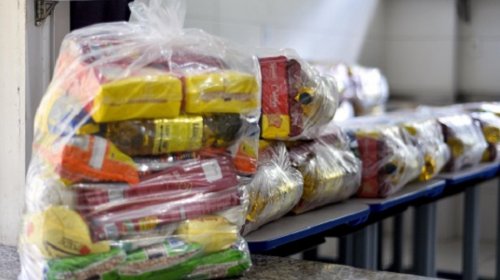 [Prefeitura inicia nova etapa de distribuição de cestas básicas para alunos]