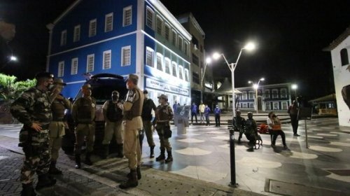[Governo do Estado prorroga toque de recolher até 17 de maio]