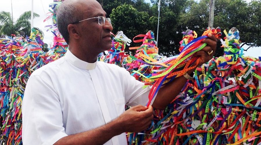 [Padre Edson, reitor da Igreja do Bonfim, testa positivo para Covid-19 e apresenta tosse; ele tem comorbidades]