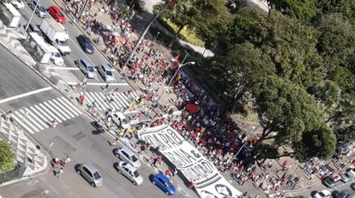 [Presidente do PT em Salvador comemora protesto nas ruas]