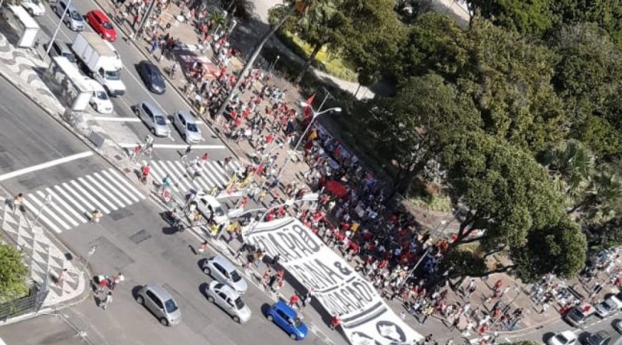 [Presidente do PT em Salvador comemora protesto nas ruas]