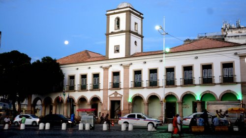 [Câmara Municipal do Salvador suspende atendimento ao público e sessões presenciais]