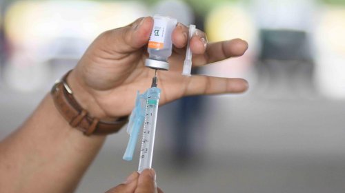 [Mutirão da idade para 1ª dose contra Covid-19 tem baixa procura ]