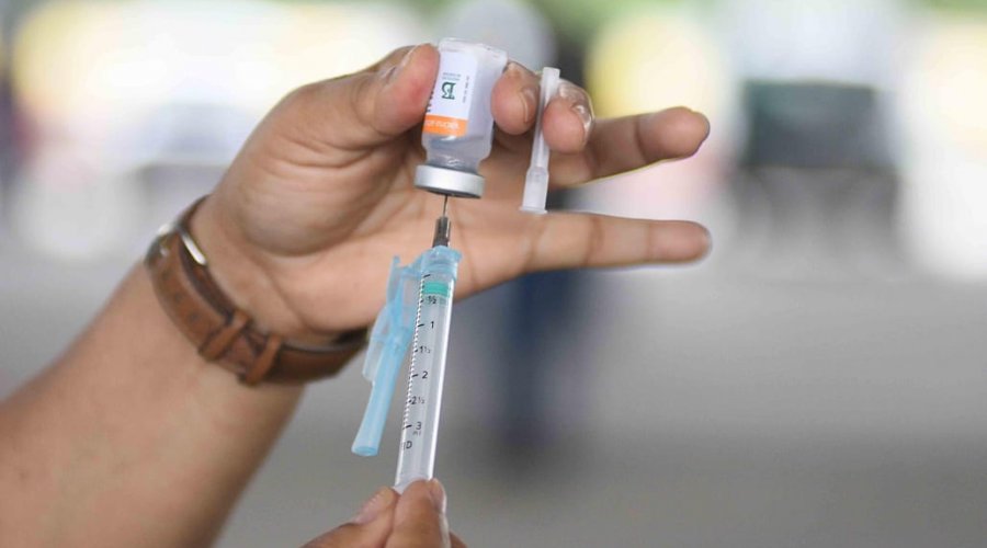 [Mutirão da idade para 1ª dose contra Covid-19 tem baixa procura ]