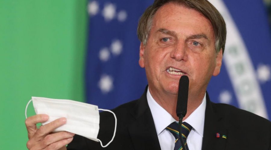 [Bolsonaro diz que Barroso ‘não sabe nada’ e que, se Congresso aprovar, ‘vai ter voto impresso’]