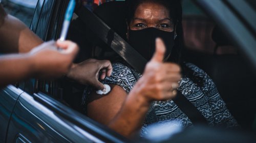 [Festival das Idades: Vacinação para 46 anos ou mais ocorre nesta sexta (25)]