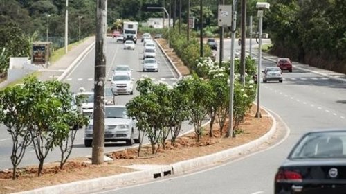 [Transalvador estuda limitar velocidade das principais vias de Salvador em 60 km/h]