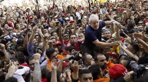 [Temendo atentados, PT quer reforçar segurança de Lula durante campanha ]