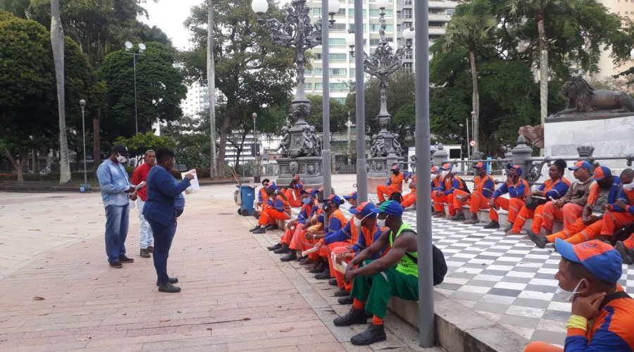 [SindilimpBA amplia a comunicação com os profissionais de limpeza urbana e se aproxima ainda mais dos colaboradores ]
