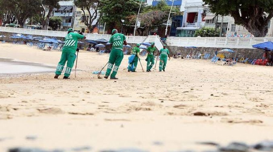 [Limpurb intensifica limpeza da orla após reabertura das praias]