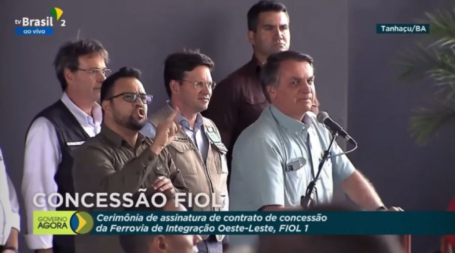 [Bolsonaro volta a ameaçar jogo 'fora das 4 linhas da Constituição', durante evento na Bahia]