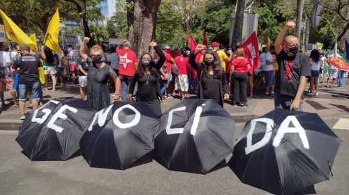 [Ato contra Bolsonaro em Salvador é marcado por pedido de impeachment, mais vacinas e alimento...]