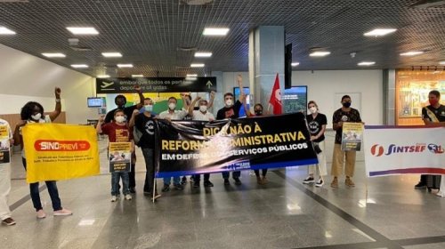 [Servidores protestam contra Reforma Administrativa em Salvador]