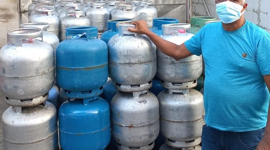 [Moradores de Massaranduba têm ajuda de subsídio da Associação Kennedy para comprar gás de cozinha]