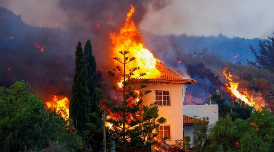 [Cinco mil pessoas são evacuadas após vulcão entrar em erupção nas Ilhas Canárias]