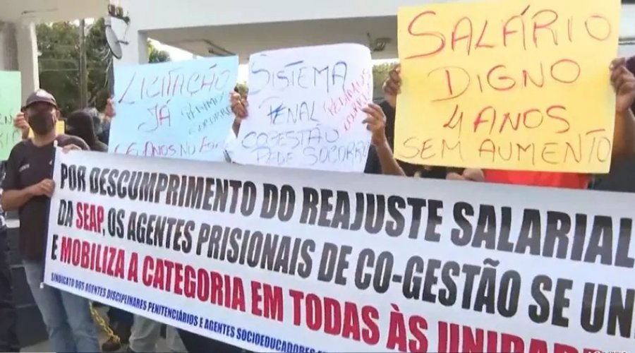 [Monitores de ressocialização do Complexo Penitenciário de Salvador fazem parada de 2h em protesto por melhorias salariais]