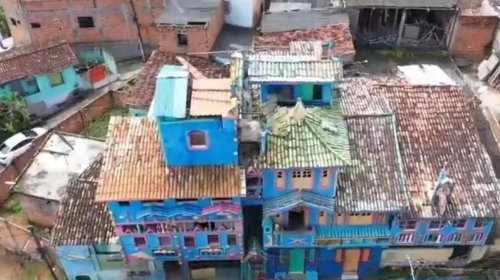 [Castelo construído no bairro de Cajazeiras, em Salvador, chama a atenção de moradores e vira '...]