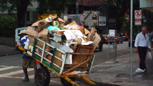 [Catadores de rua têm frente parlamentar em defesa dos direitos da população em situação de rua...]