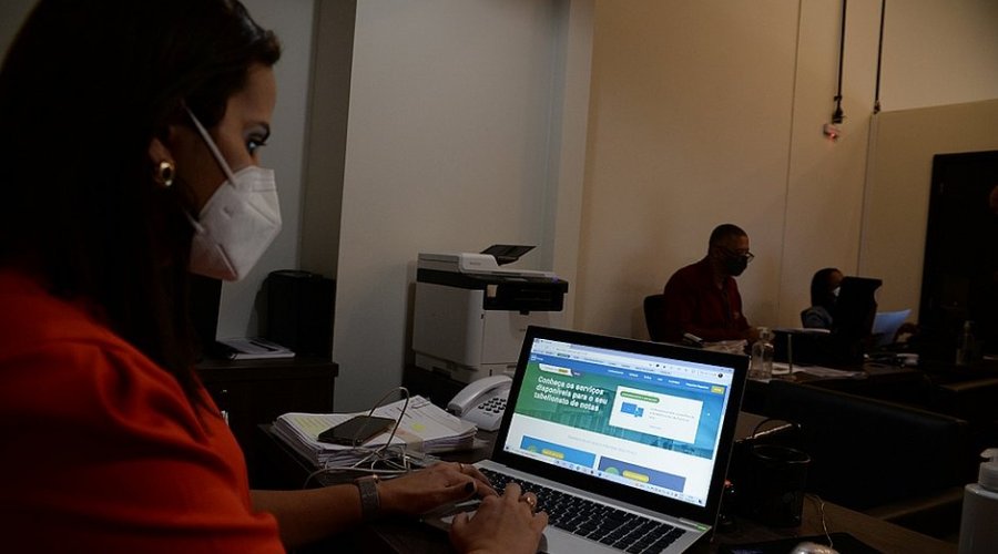 [Baiano já pode reconhecer firma pela internet]