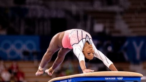 [Mundial de Ginástica: Rebeca Andrade avança a 3 finais de aparelhos]