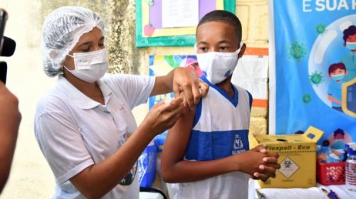 [Vacinação contra Covid-19 avança nas escolas municipais]