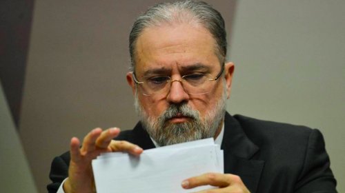 [Senadores devem pedir impeachment de Aras caso ele não encaminhe relatório]