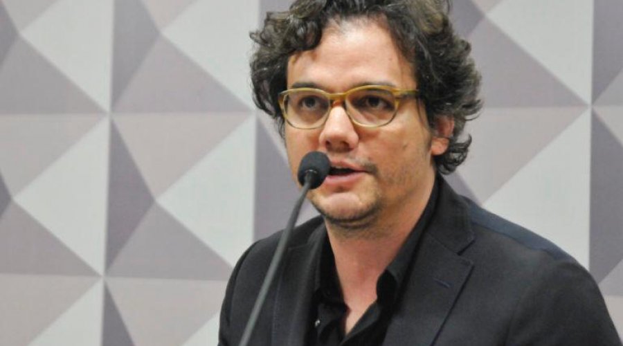 [“Bolsonaro veio do esgoto da história brasileira”, diz Wagner Moura]