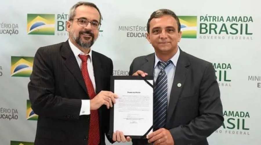 [Reitor nomeado por Bolsonaro chama aluno de “analfabeto funcional” e hostiliza professor]