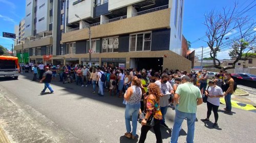 [Servidores da prefeitura fazem nova assembleia e protesto no Centro de Salvador]