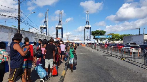 [Passageiros reclamam de filas no Terminal de São Joaquim, neste sábado]