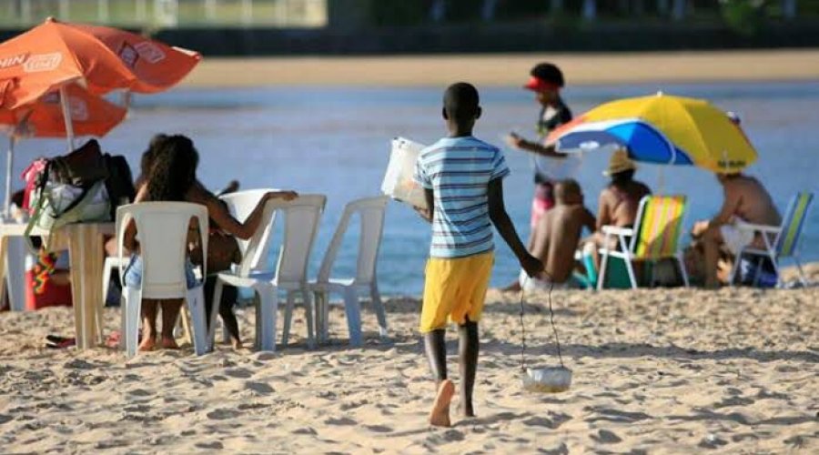 [Prefeitura promove ação de enfrentamento ao trabalho infantil nas praias]