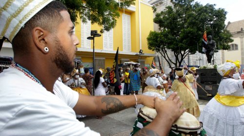 [Manifestantes reforçam grito de ‘Fora, Bolsonaro’ durante Marcha da Consciência Negra em Salva...]