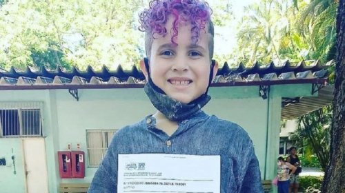 [Mãe compartilha a rotina de seu filho trans e ajuda outras mães que vivenciam histórias pareci...]