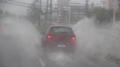 [Codesal registra mais de 29 ocorrências por conta das fortes chuvas neste domingo]