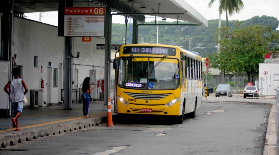 [Mulheres poderão embarcar e desembarcar do ônibus fora do ponto à noite]